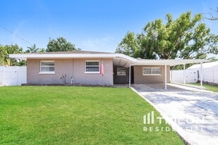 Building Photo - 1456 Lakeview Dr