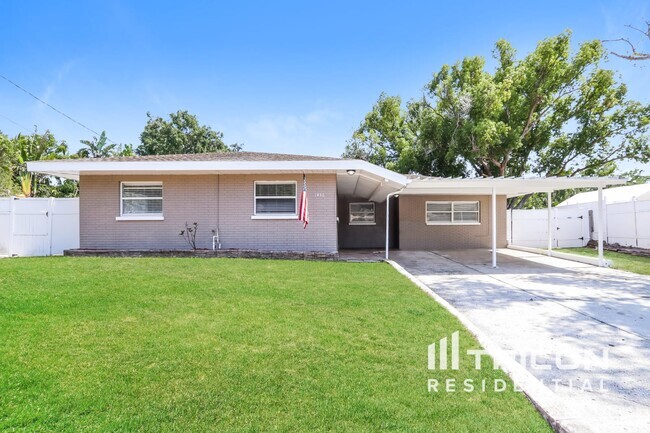 Building Photo - 1456 Lakeview Dr