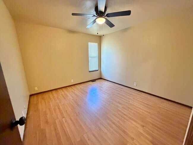 Building Photo - 1012 N Chowning Ave