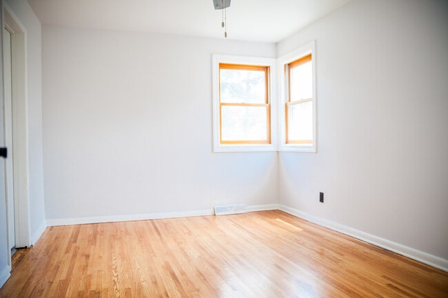 Building Photo - 10043 S Talman Ave