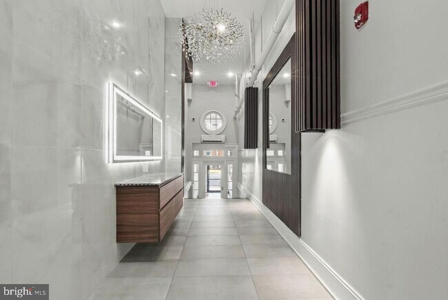 Building Photo - 1824 Chestnut St