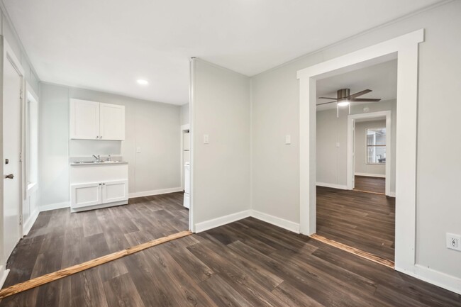 Building Photo - 3204 1/2 Lyons Ave - 3105 Dittman Ct