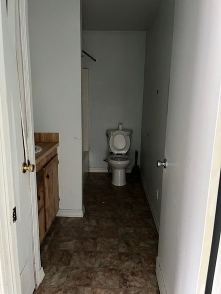 Building Photo - 310 N Springfield Ave