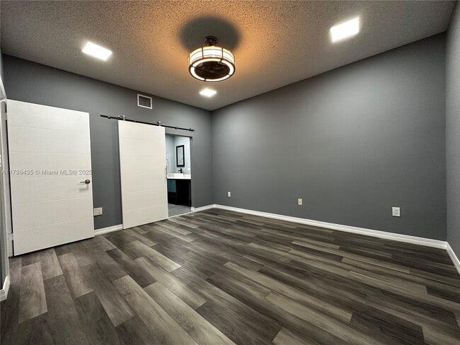 Building Photo - 691 SW 158th Way