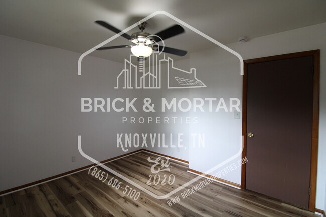Building Photo - 2409 Holbrook Dr