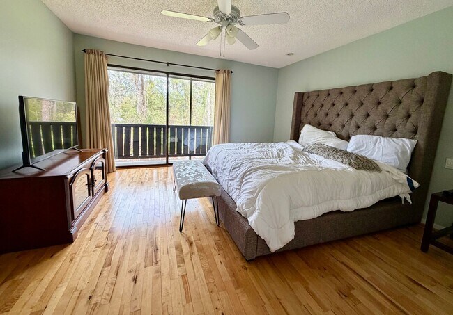 Building Photo - 3 bedroom 2.5 Bathroom Condo In Saddlebrook!