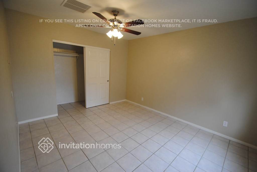 Building Photo - 3265 E Carmel Ave