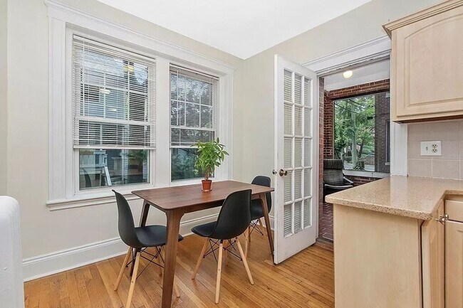 Building Photo - WOW!!! NO FEE AND VERY NICE 2 BED AVAILABLE 9/1