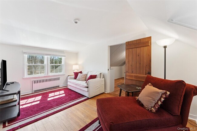 Building Photo - 165 Montauk Hwy