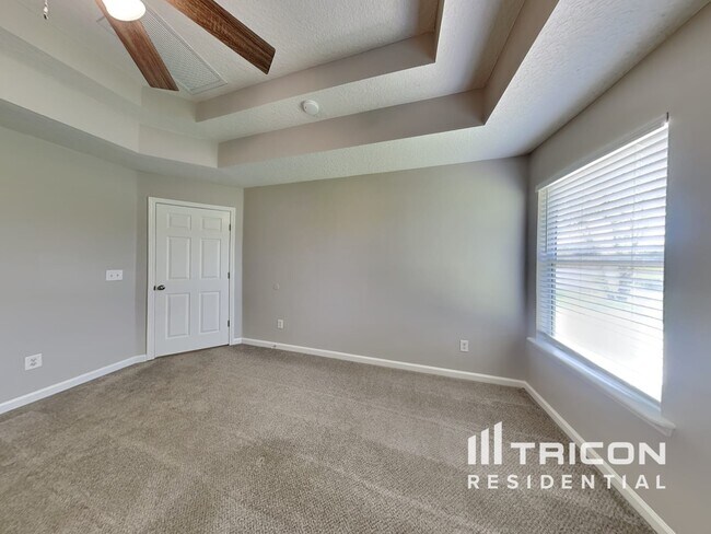Building Photo - 11707 Deep Springs Dr N