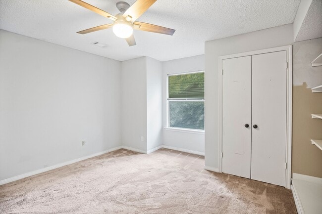 Building Photo - 22 S Rain Forest Ct