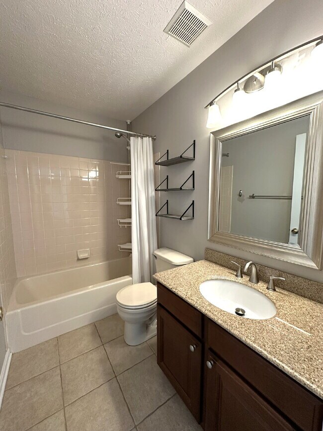 Building Photo - Gorgeous 6-Bedroom 3.5-Bath Colonial in Ma...
