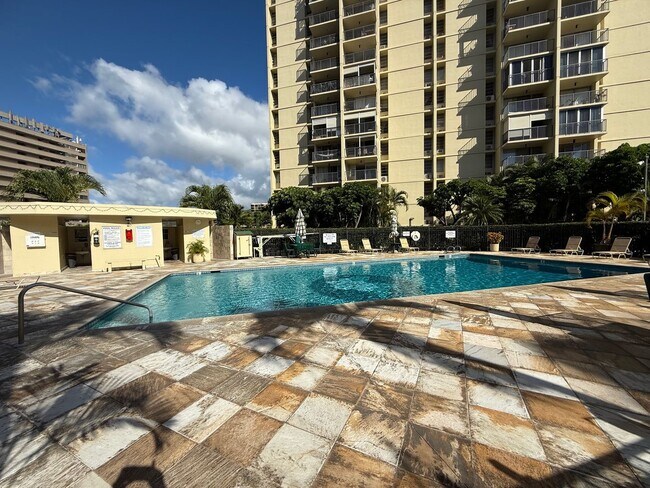 Building Photo - Newly Renovated 2 Bedrooms, 2 Full Baths with Parking at Century West