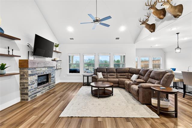 Building Photo - 215 Frio Dr