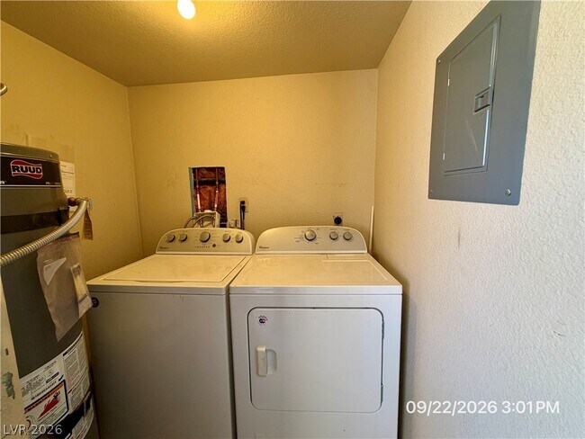 Building Photo - 711 Bass Dr