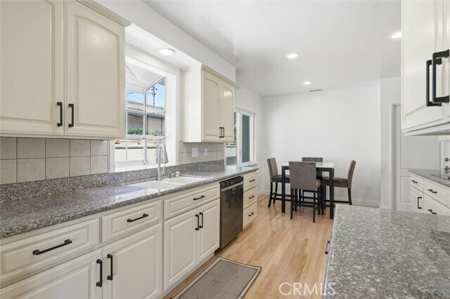 Building Photo - 5613 Pso De Pablo