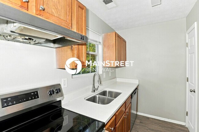 Building Photo - 3 Bedroom Pet-Friendly Home in Jonesboro, GA with Main Street Renewal