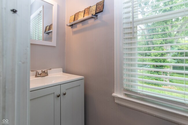 Building Photo - 3457 N Sherman Dr