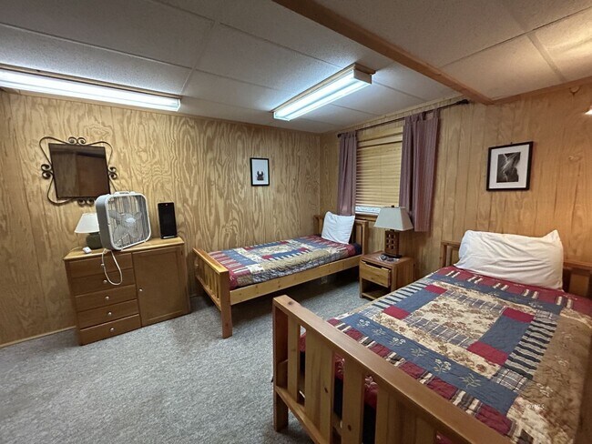 Building Photo - Solar 3 Bd/ 2 Ba. Single-Family Home Rental