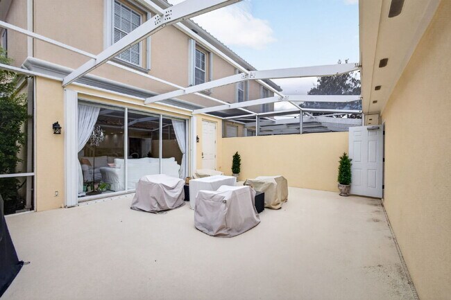Building Photo - "Charming 4-Bedroom Townhouse Oasis on Barcelona Drive with 3 Full Baths – Spacious 1867 Sq. Ft. ...