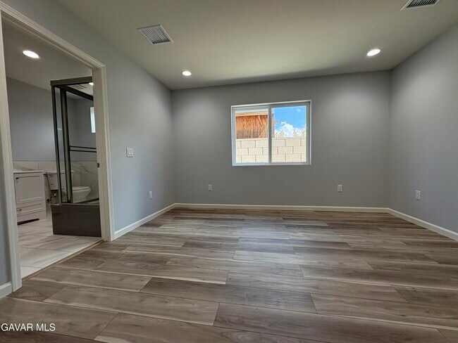 Building Photo - 3767 Noll Dr