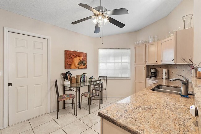 Building Photo - 4527 Hamlets Grv Dr