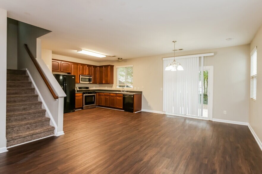 Building Photo - 307 Kaley Dr