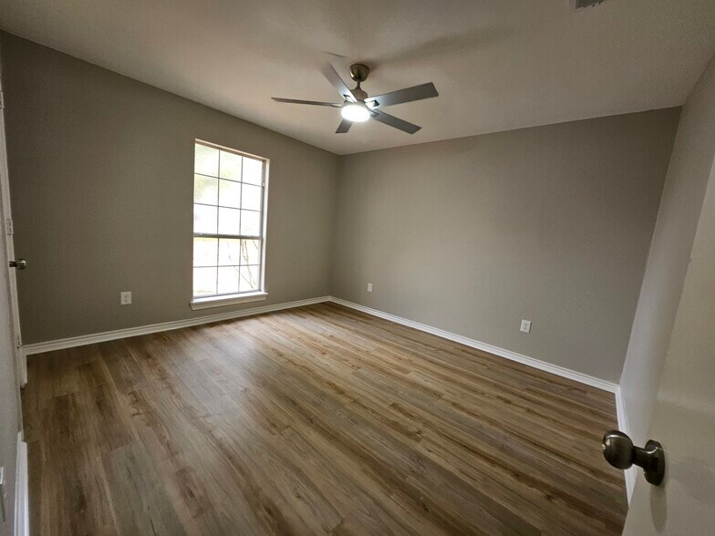 Building Photo - 114 Bailly Ln