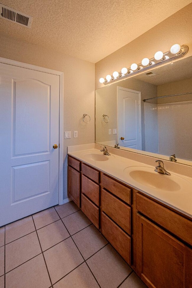 Building Photo - 10532 Coyote Canyon Pl NW
