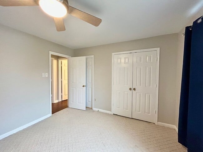 Building Photo - 5 Milestone Manor Ct