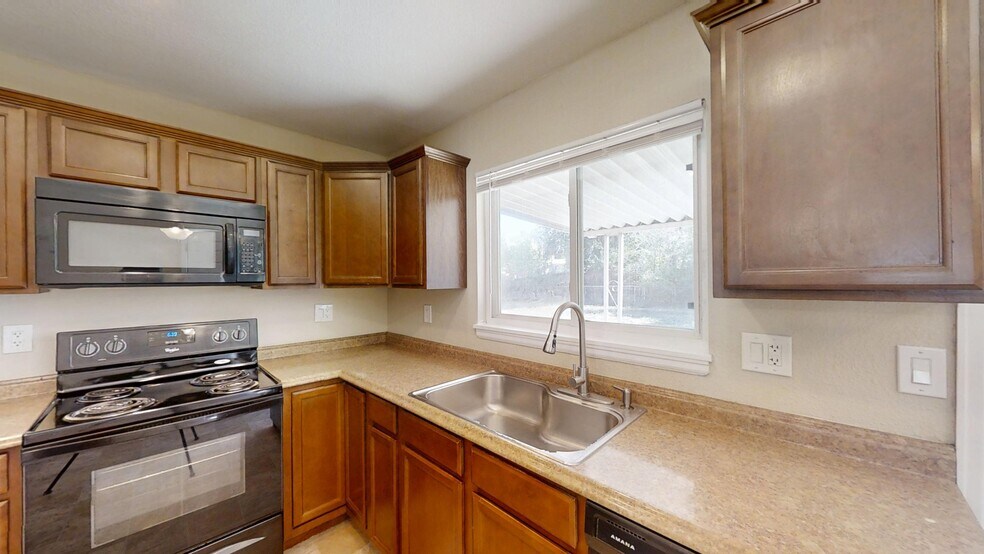 Building Photo - 2505 Gina Dr