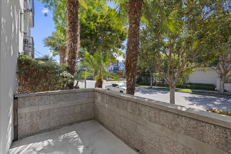 Building Photo - 6400 Crescent Park E