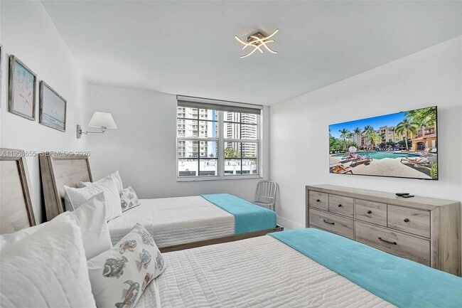 Building Photo - 19601 E Country Club Dr