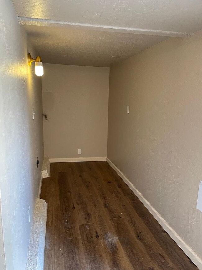 Building Photo - 12-781-02