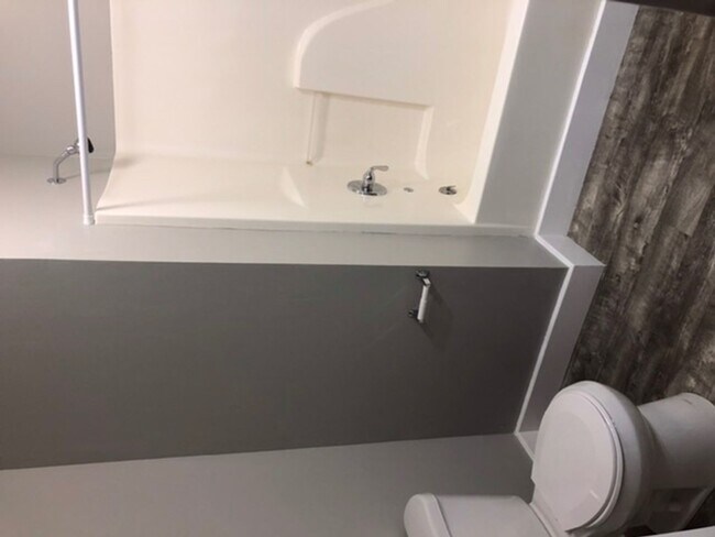 Building Photo - Nice 3 bedroom one bath in the southend