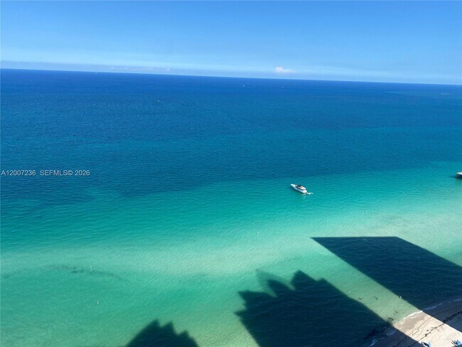 Building Photo - 17121 Collins Ave