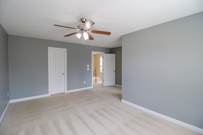 Building Photo - End Unit Townhome| 2nd Floor Loft Space | ...