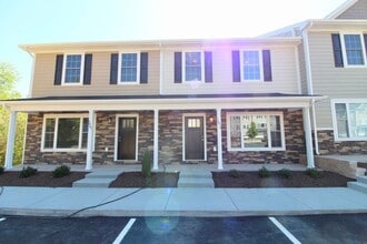 Building Photo - Stylish and Spacious Townhome Near Sentara...