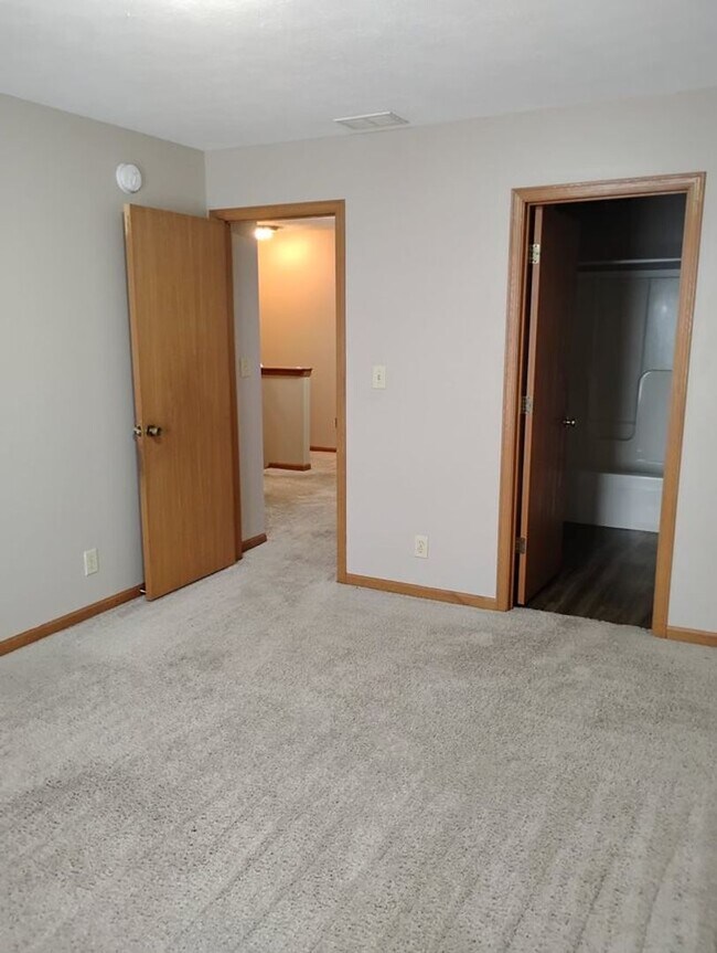 Building Photo - 3280 Hopkins Ct