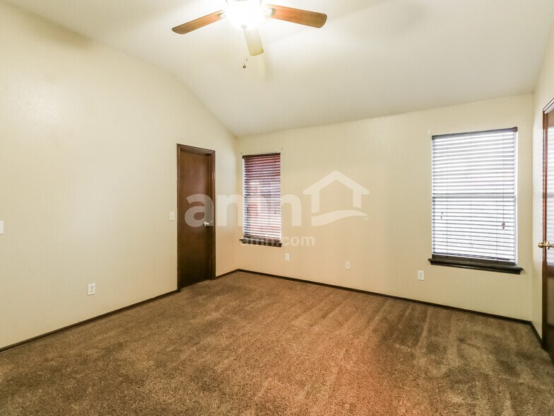 Building Photo - 16237 Everglade Ln