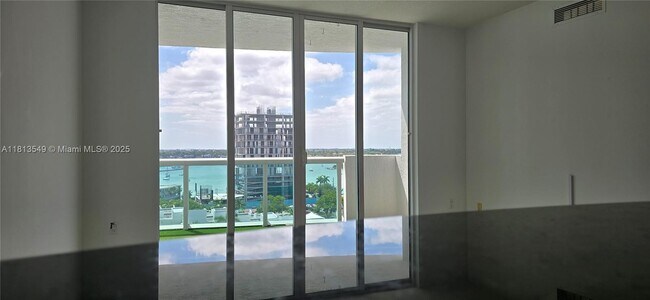 Building Photo - 7910 Harbor Island Dr