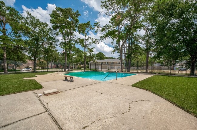 Building Photo - 12042 Mighty Oak Dr