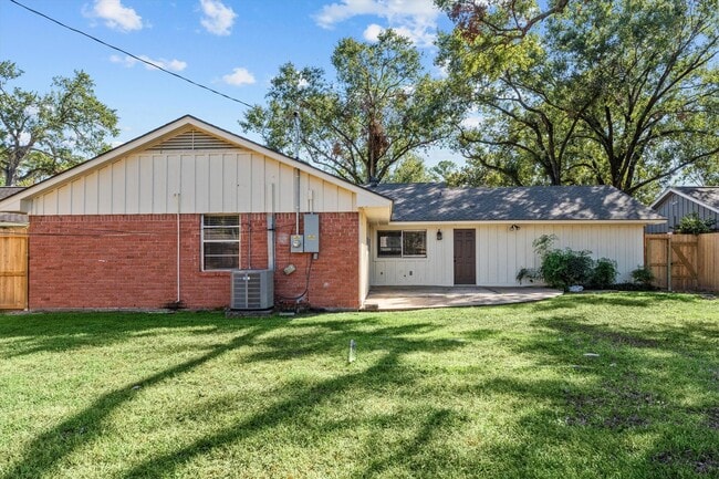 Building Photo - 10030 Haddington Dr