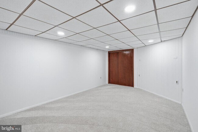 Building Photo - 218 Holly Ave