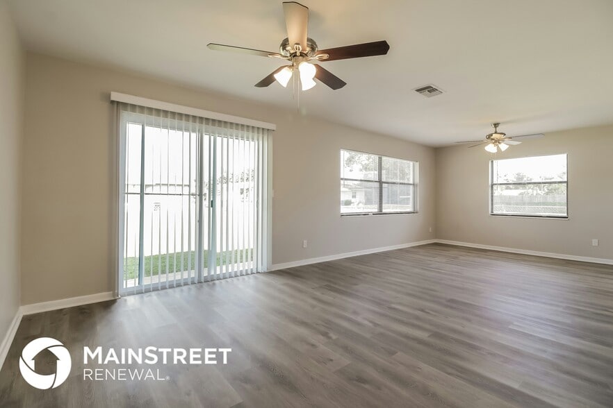 Building Photo - 568 Gardenia Cir