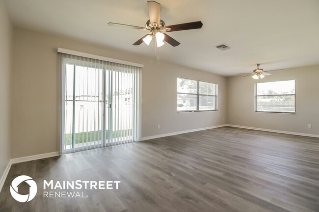 Building Photo - 568 Gardenia Cir