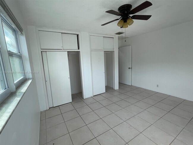 Building Photo - 1702 McKinley St