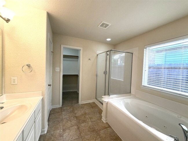 Building Photo - 21411 Venture Park Dr