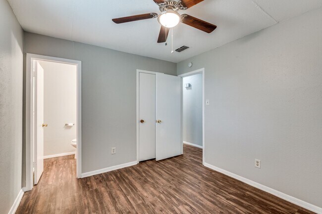 Building Photo - Classic 3 Bedroom Single-Story in Ft. Worth