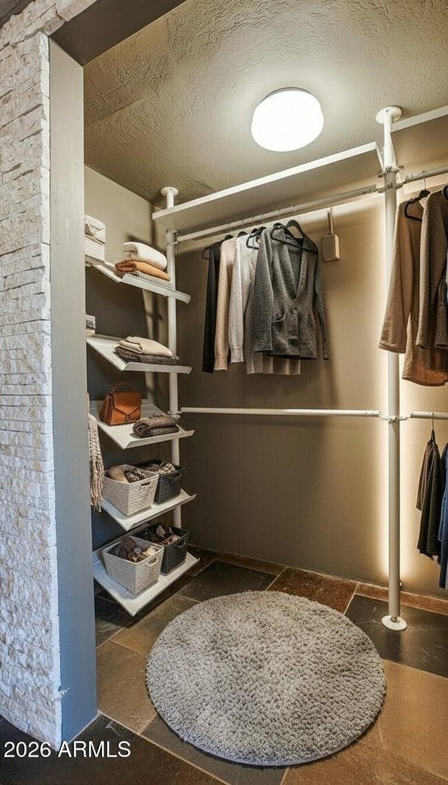 Building Photo - 902 W Verde Ln